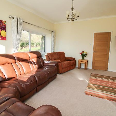 Bicton Lea Villa Acton  ภายนอก รูปภาพ