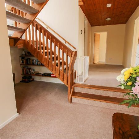 Bicton Lea Villa Acton  ภายนอก รูปภาพ