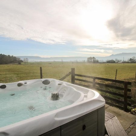 Bicton Lea Villa Acton  ภายนอก รูปภาพ
