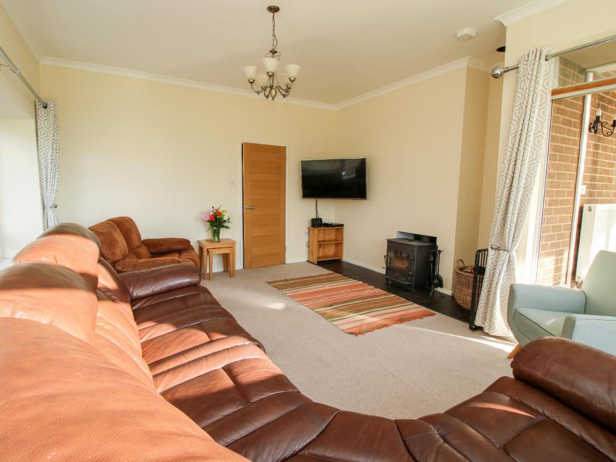 Bicton Lea Villa Acton  ภายนอก รูปภาพ