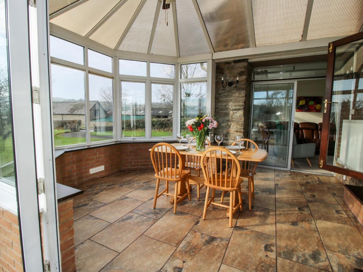 Bicton Lea Villa Acton  ภายนอก รูปภาพ
