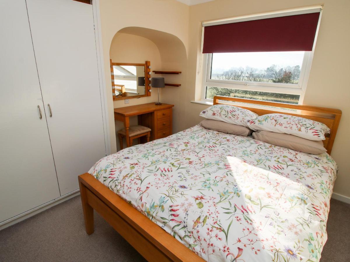 Bicton Lea Villa Acton  ภายนอก รูปภาพ