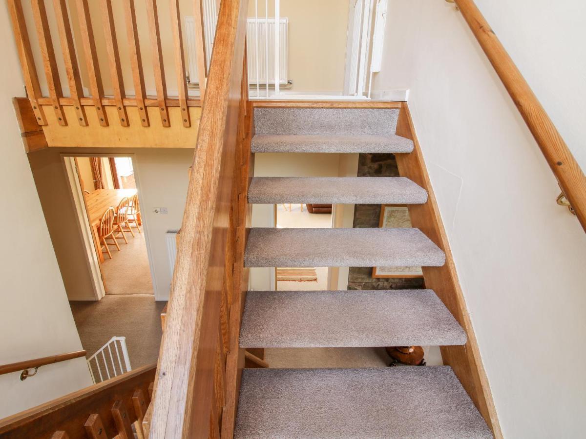 Bicton Lea Villa Acton  ภายนอก รูปภาพ