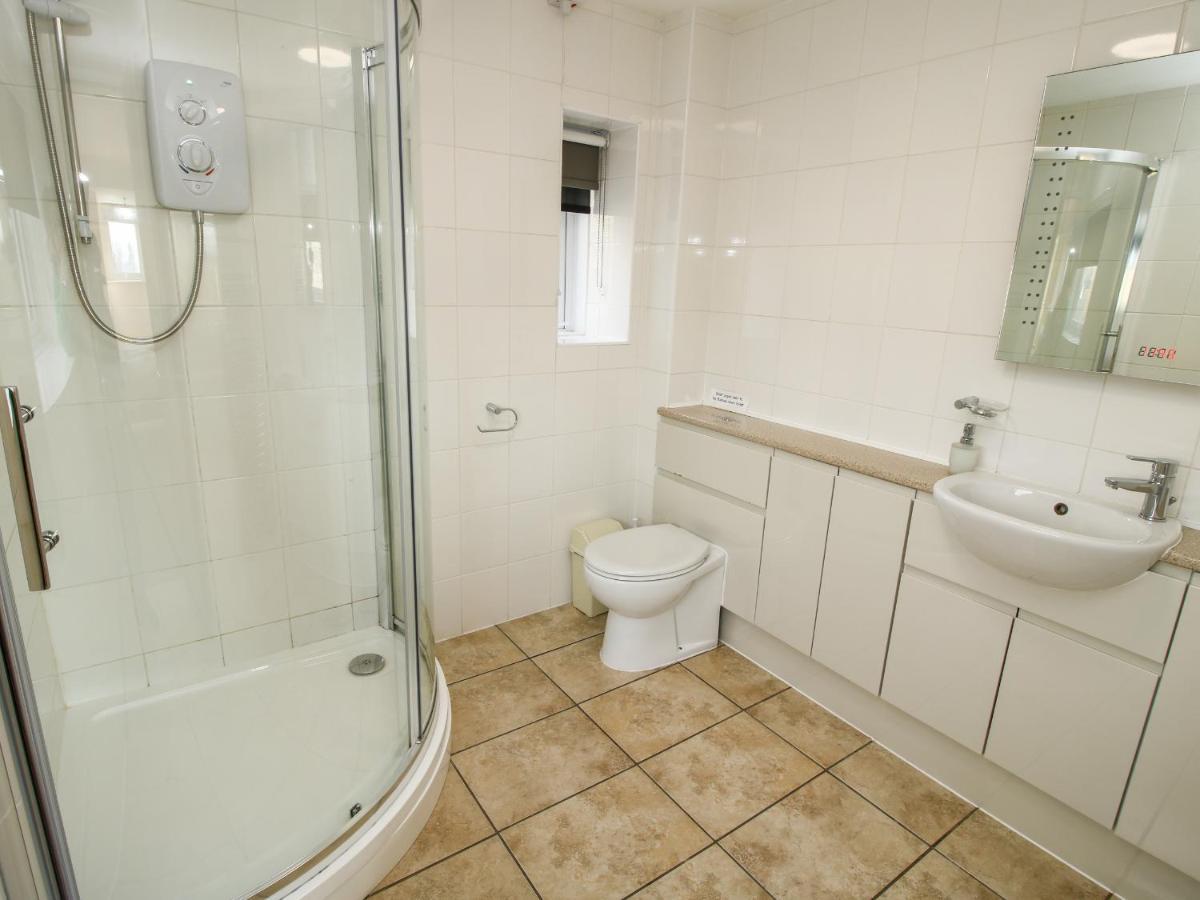 Bicton Lea Villa Acton  ภายนอก รูปภาพ