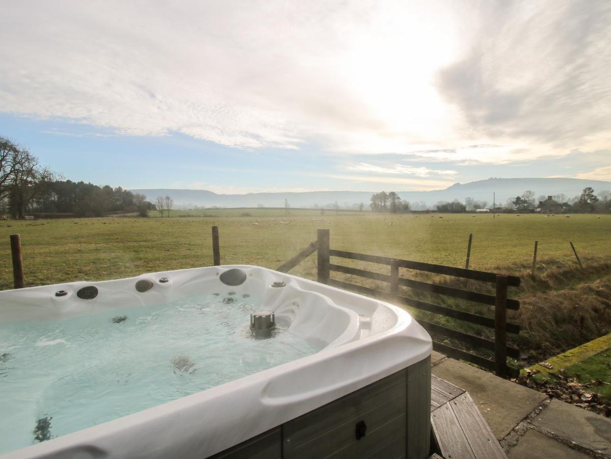 Bicton Lea Villa Acton  ภายนอก รูปภาพ
