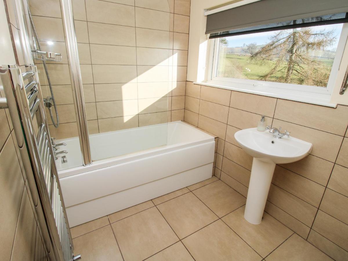 Bicton Lea Villa Acton  ภายนอก รูปภาพ