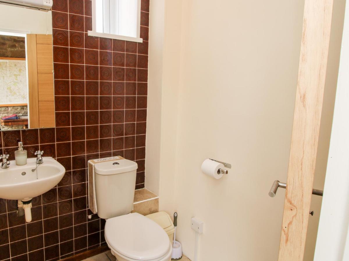 Bicton Lea Villa Acton  ภายนอก รูปภาพ