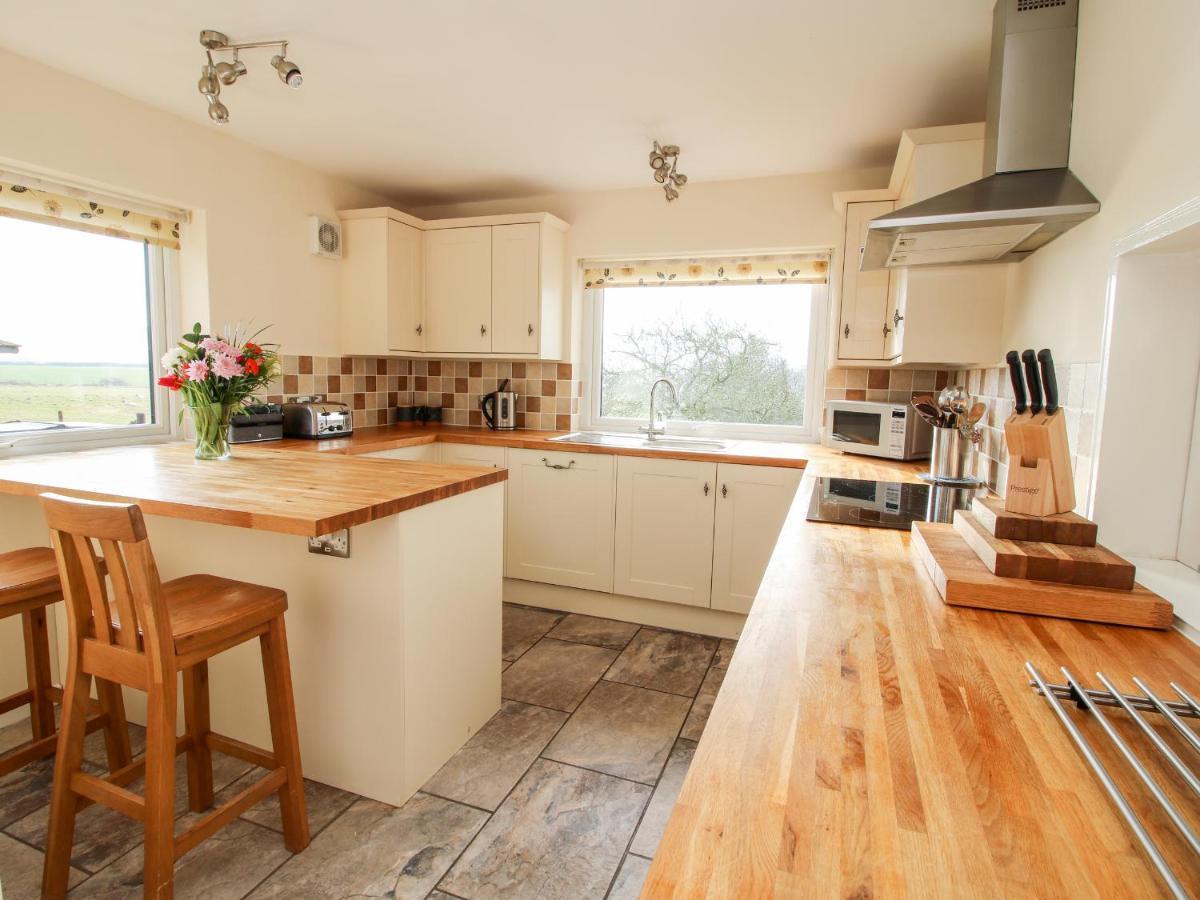 Bicton Lea Villa Acton  ภายนอก รูปภาพ